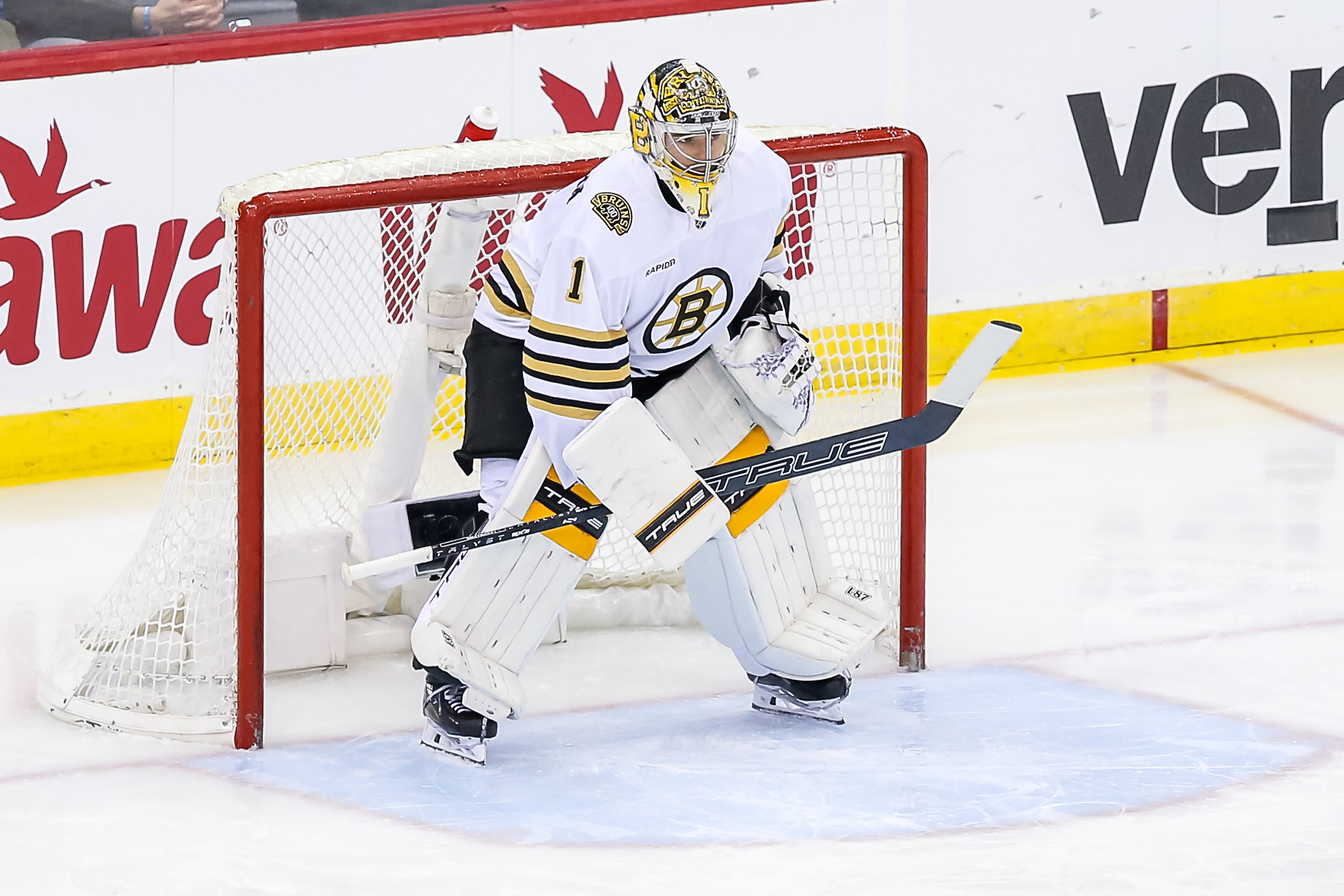 Boston Bruins Dominate Game 1 with Impressive Depth and Stellar Goalkeeping