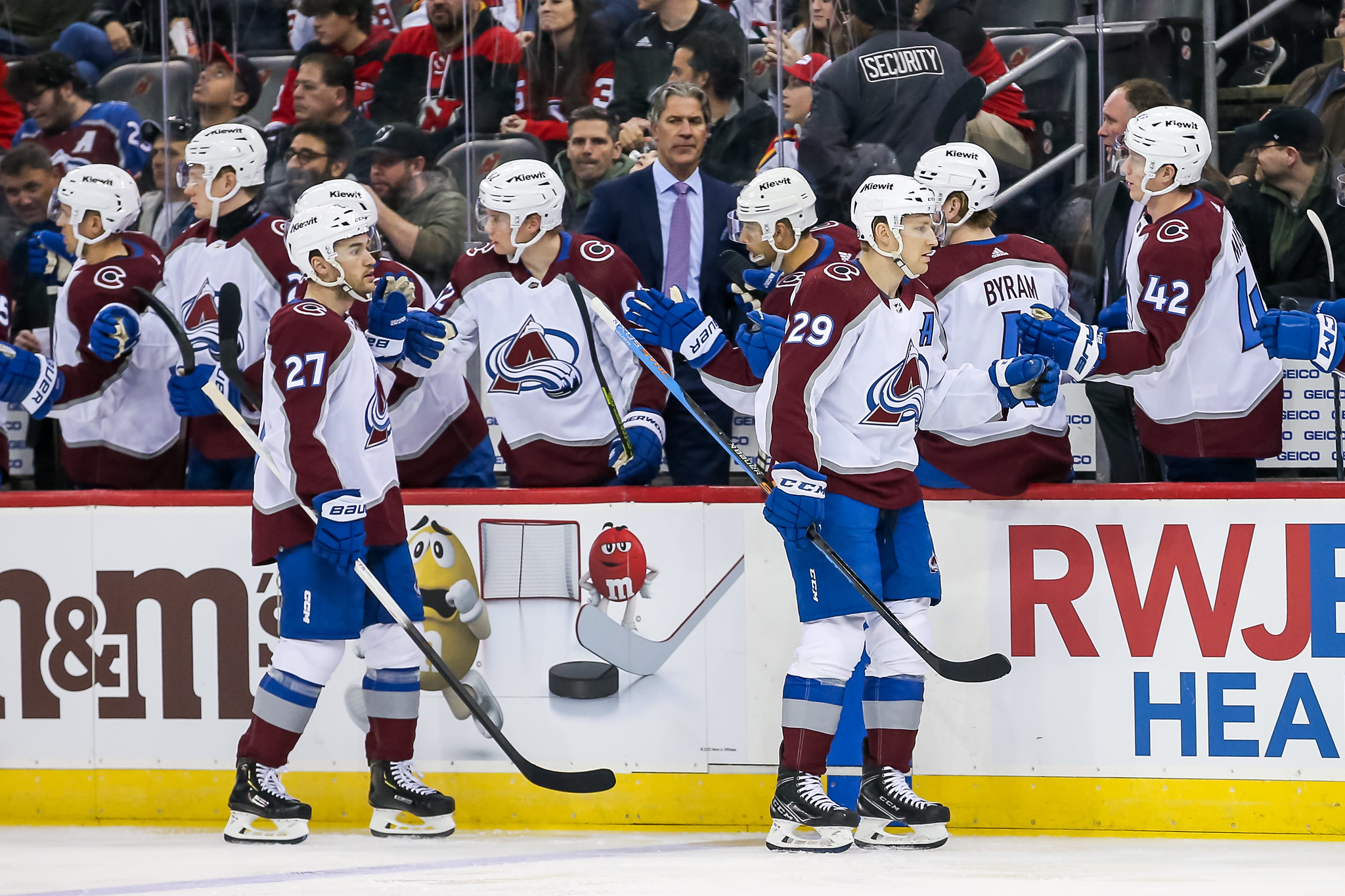 Colorado Avalanche's 2024 Playoff Chase Strengthened by Trade Deadline