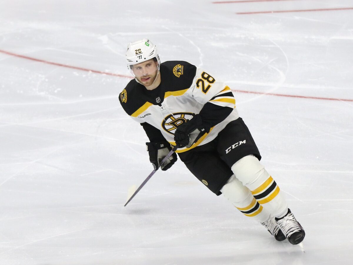 Elias Lindholm Boston Bruins