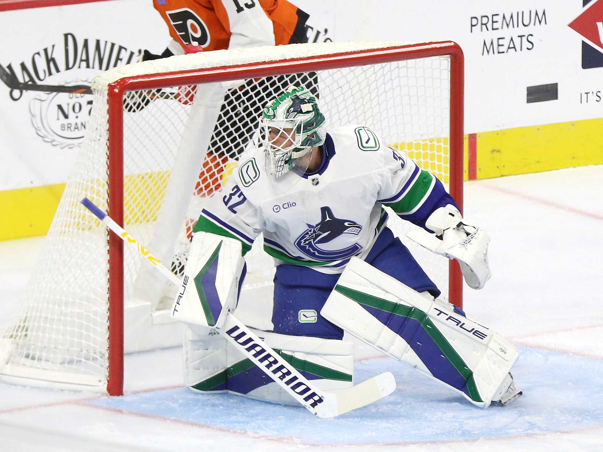 kevin-lankinen-is-saving-the-vancouver-canucks-season-the-hockey