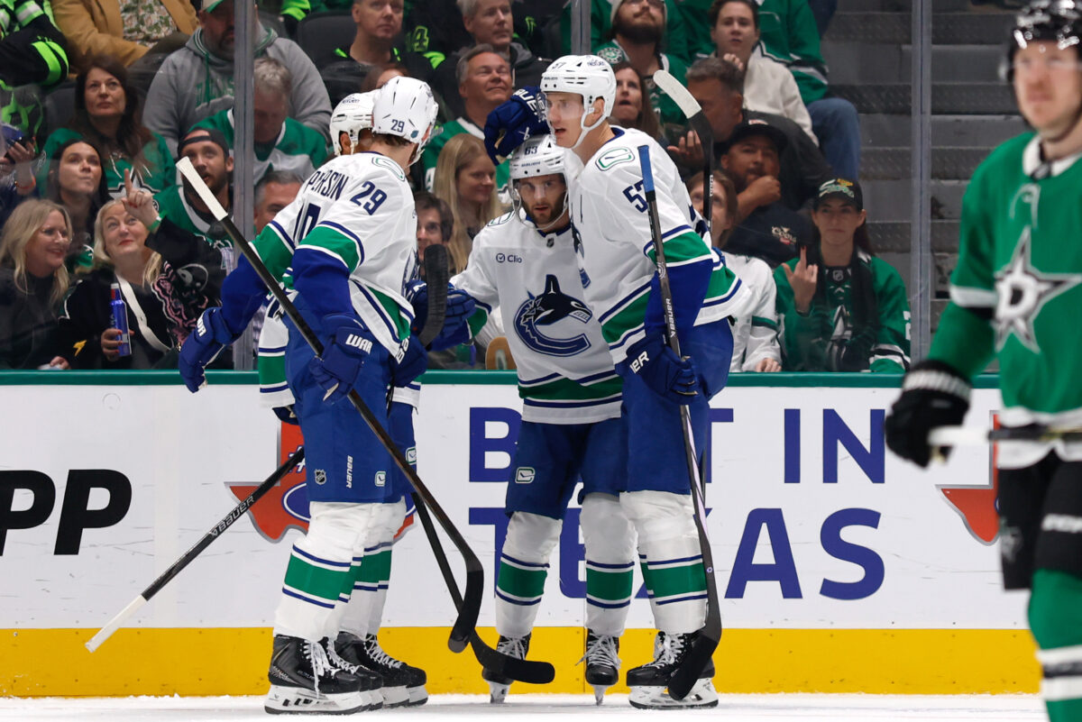 Max Sasson Vancouver Canucks-feiring