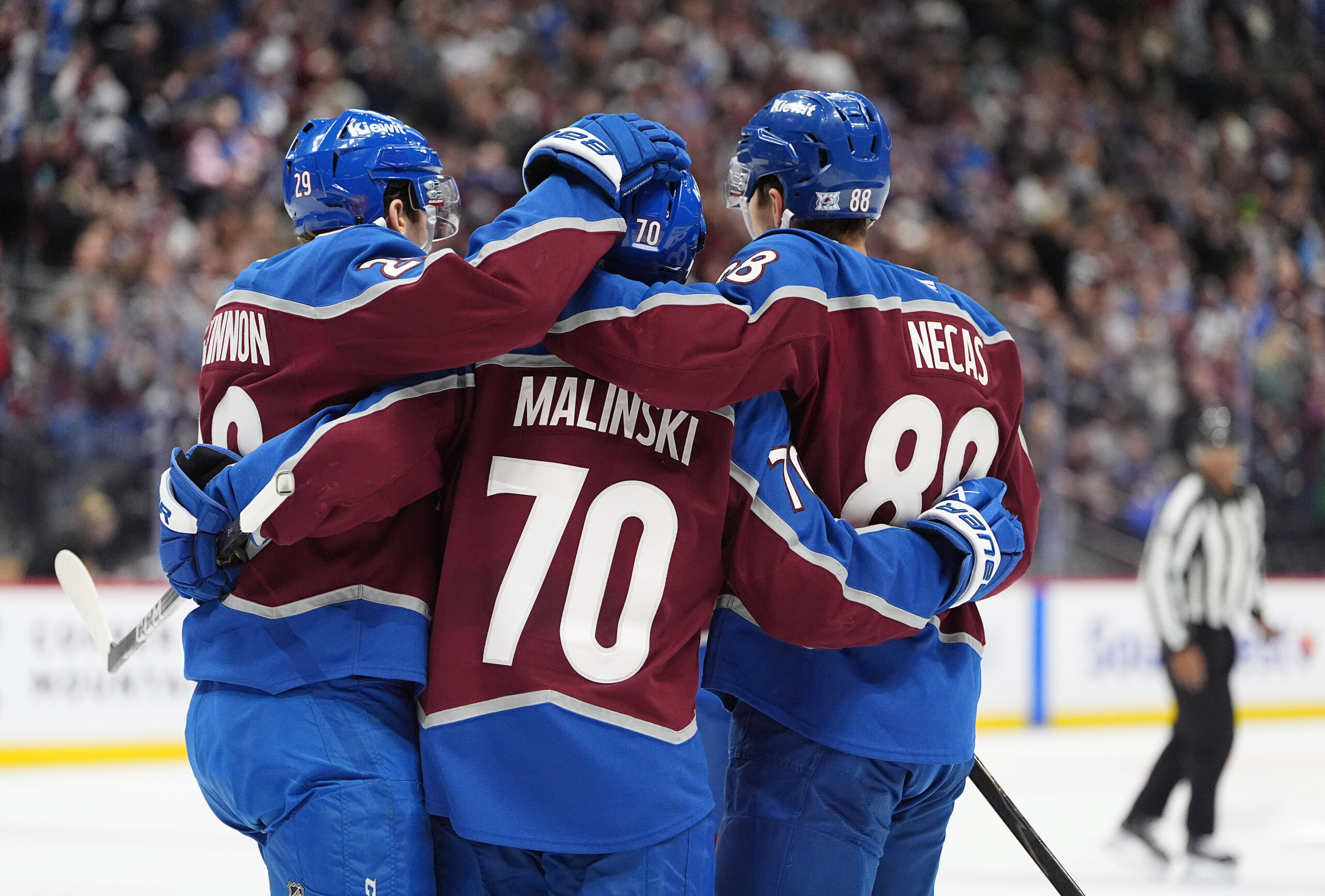 Avalanche Bury Sharks 6-0 for 10th straight win – Hockey Writers – Colorado Avalanche