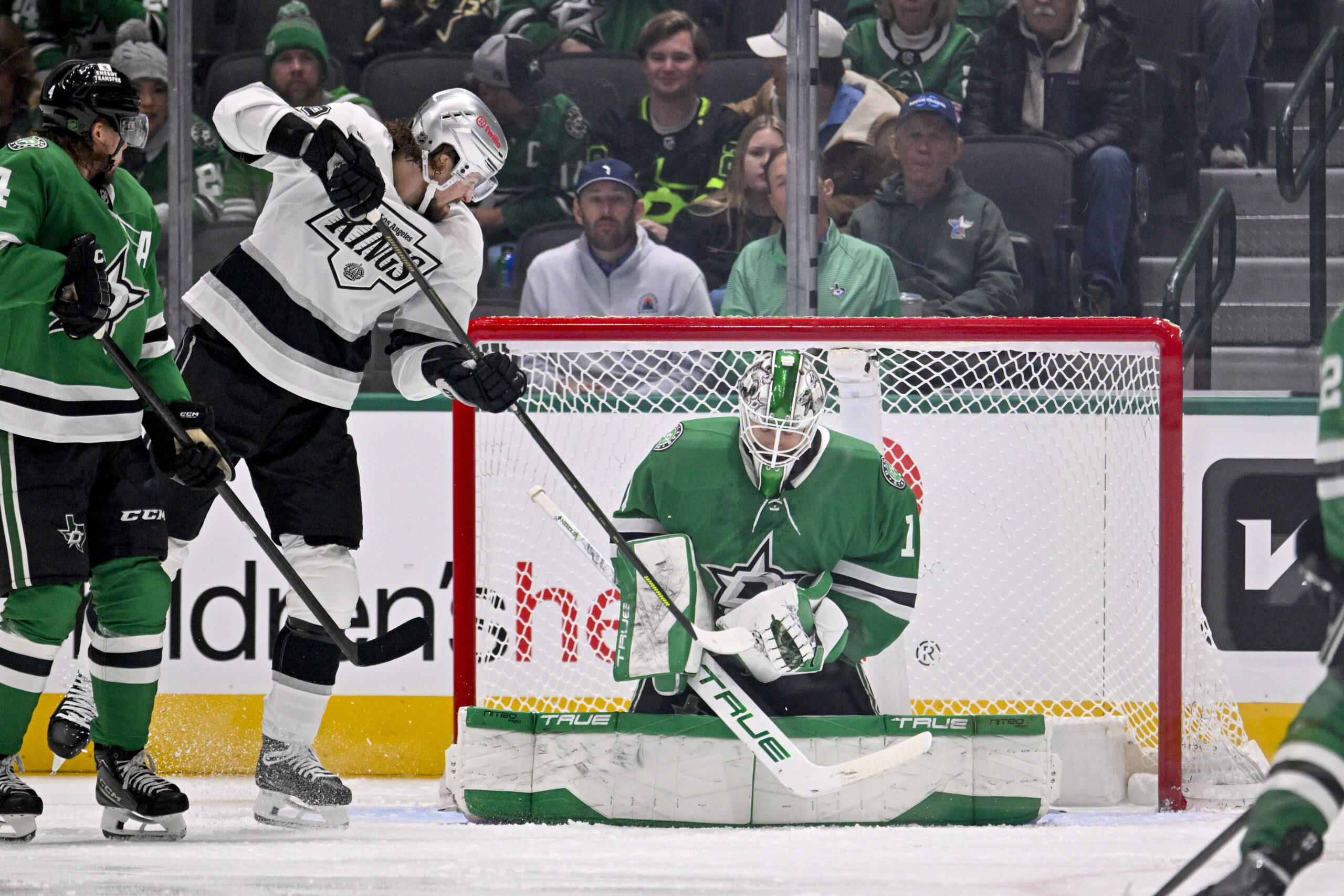 DeSmith Stops 27, Stars Defeat Kings 4-1 - The Hockey Writers Dallas Stars Latest News, Analysis & More